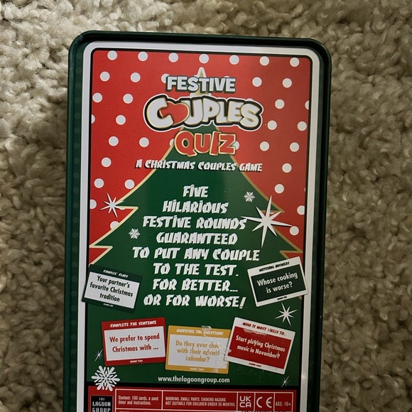 Festive Couples Quiz Card Game - Green and Red - Picture 2 of 4